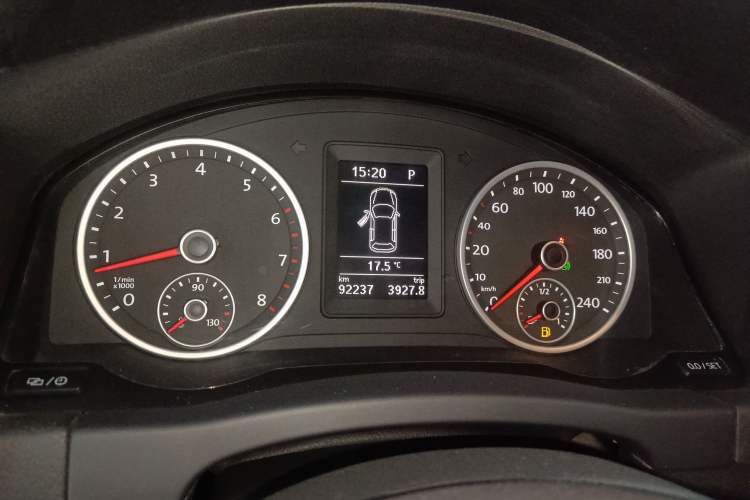 Used Volkswagen Tiguan 2016 280TSI Automatic Two-Wheel-Drive Silk Road Style Edition Instrument Cluster