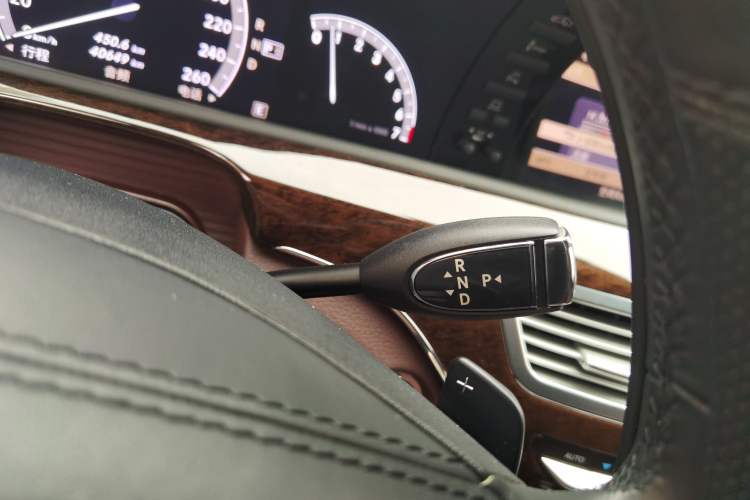 Used Mercedes-Benz S-Class 2012 S 300 L Business Standard Model
