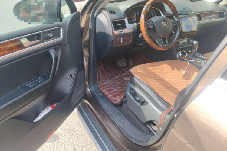 Used Volkswagen Touareg 2011 3.0 TDI Diesel Comfort Version Driver Seat