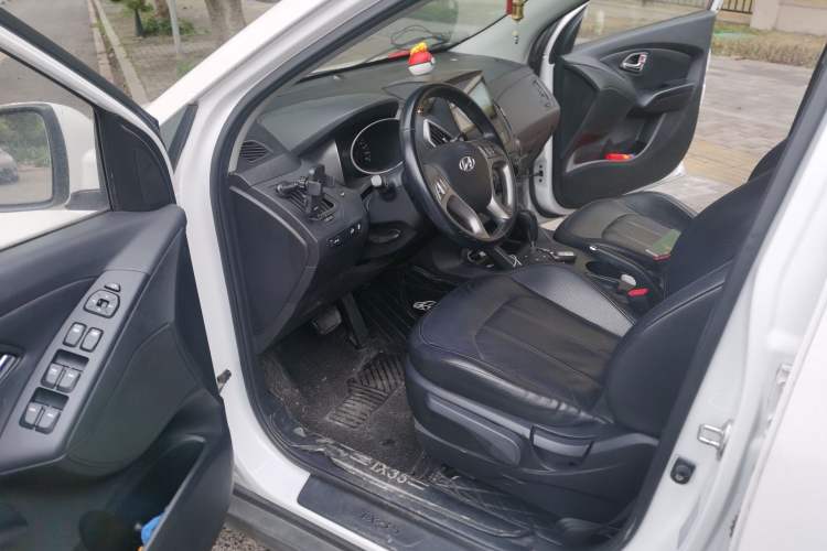 Used Hyundai ix35 2015 2.0L Automatic 2WD Smart Type China IV