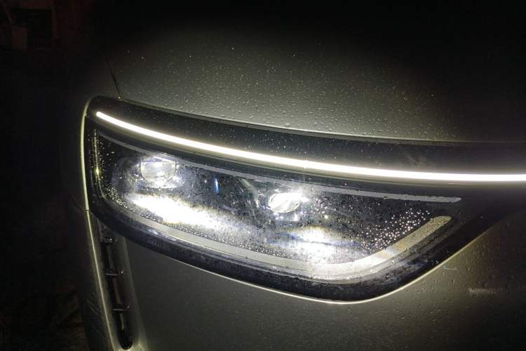 Used Hima AITO M8 2025 Extended-Range Max+ Version 53.4 kWh 6-Seater Edition