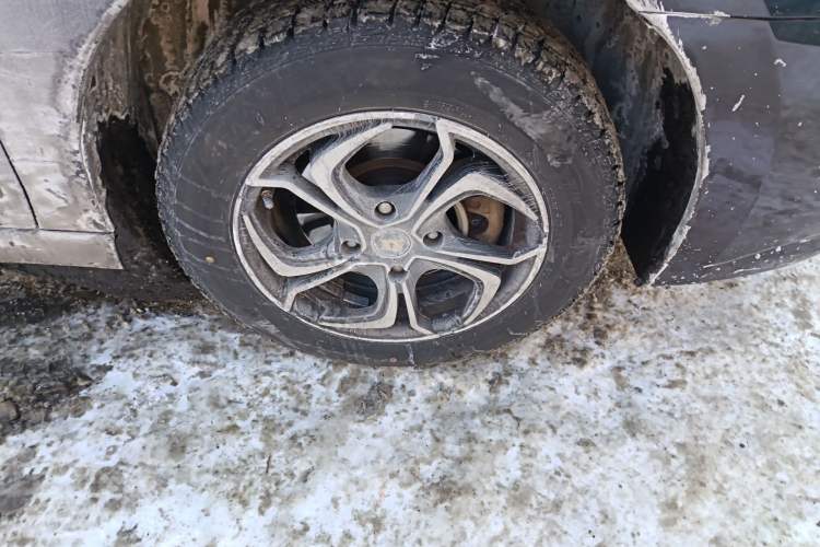 Used Nissan Sylphy 2016 Classic 1.6XE Manual Comfort Edition Right Front Wheel Hub