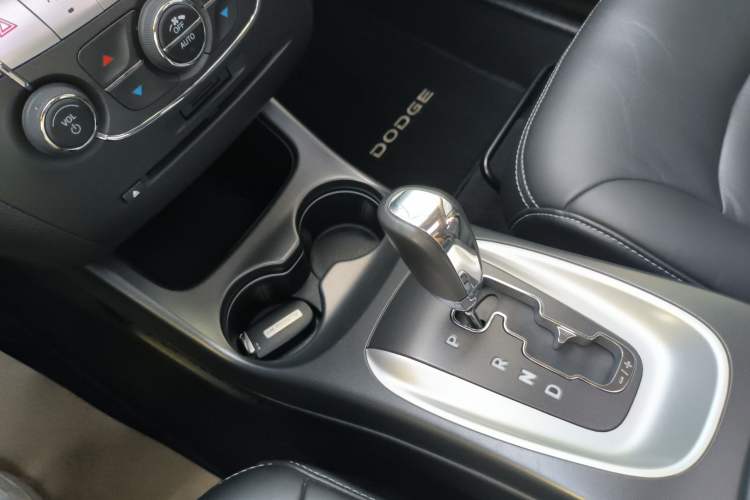 Used Dodge Journey 2013 2.4L Two-Wheel Drive Luxury Version
