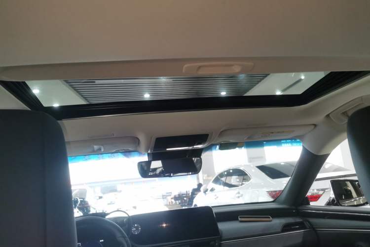 Used Lexus ES 2022 300h Excellence Edition
