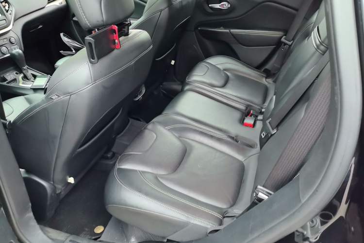 Used Jeep Cherokee 2016 2.0L Superior Edition Left Rear Seat