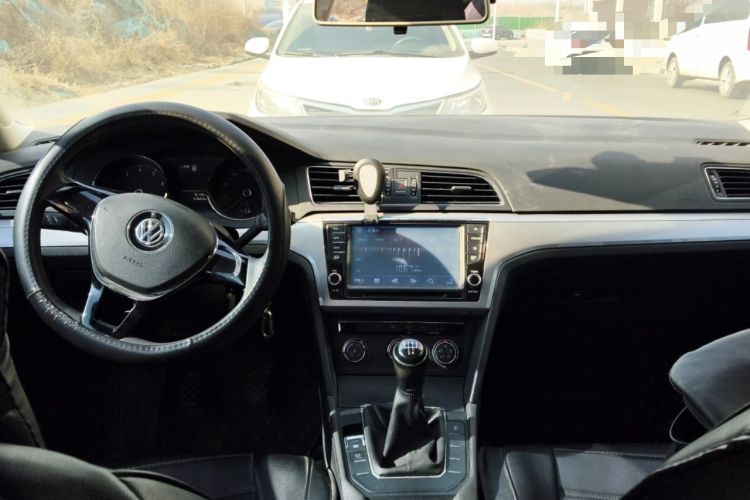 Used Volkswagen Lamando 2015 230TSI Manual Trend Edition
