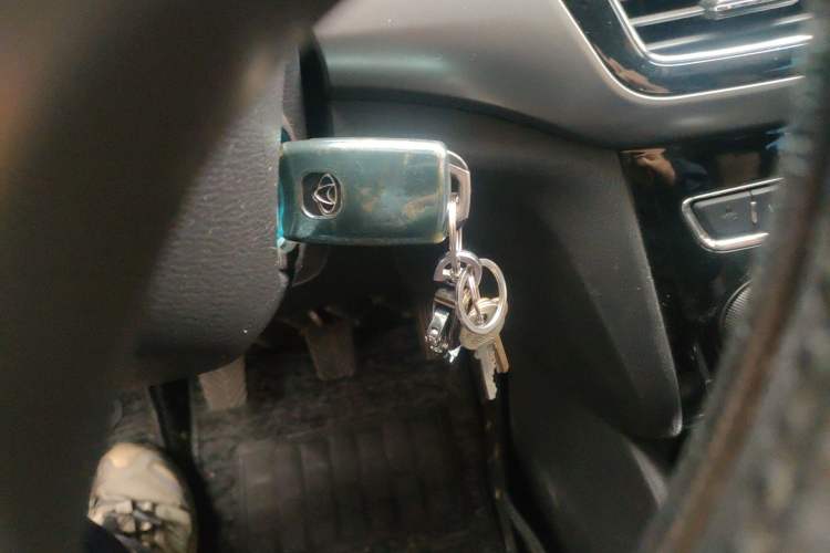 Used CHANGAN KAICHENG Oushang A600 2016 1.5L Manual Luxury 7-Seater Vehicle Key