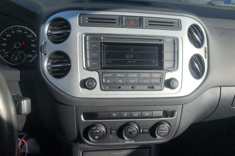 Used Volkswagen Tiguan L 2016 280TSI Automatic Two-Wheel Drive Silk Road Comfort Edition
