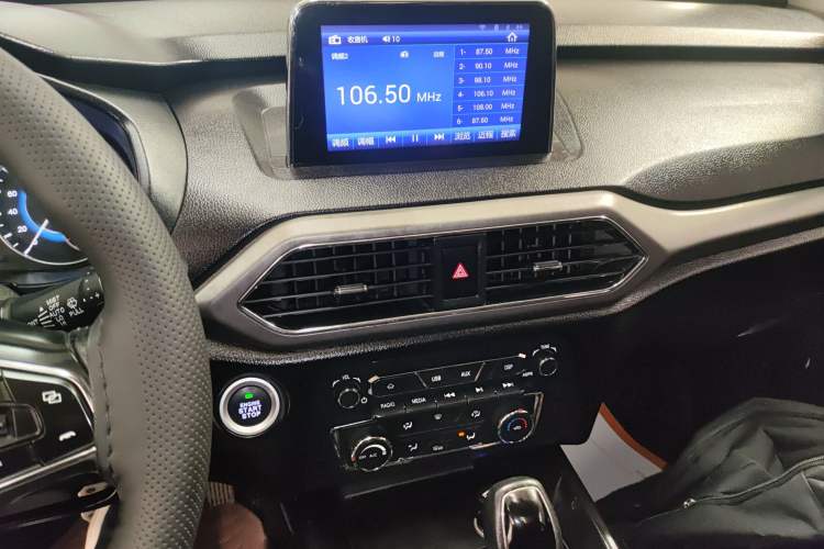 Used Dongfeng Fengon S560 2018 1.8L CVT Urban Model 5 Seats Audio And AC Panel