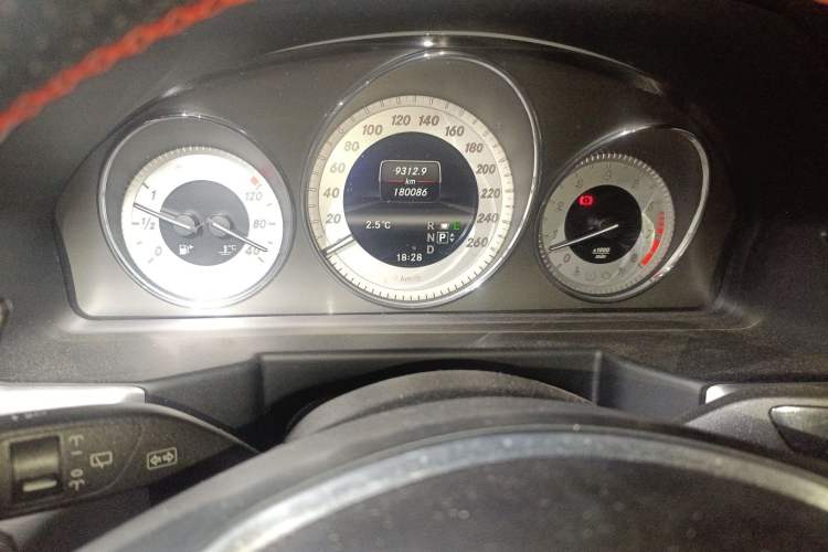 Used Mercedes-Benz GLK-Class 2013 GLK 300 4MATIC Dynamic Sunroof Model