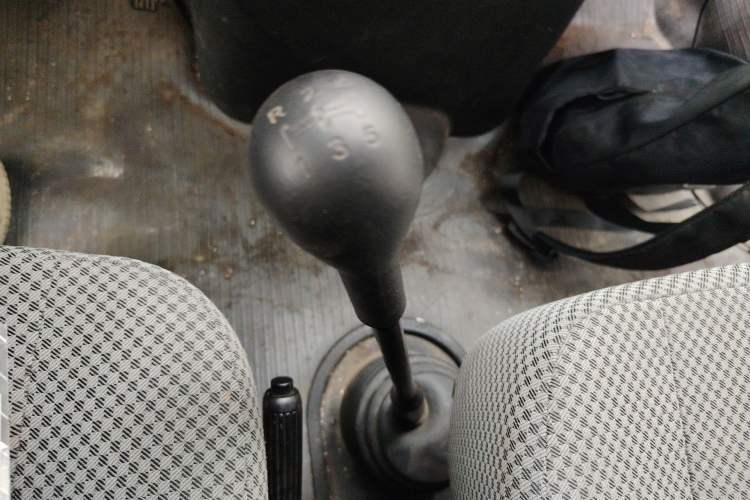 Used Iveco Daily 2021 2.5T V40 2-3 Seater Long Wheelbase Mid-Roof Dual Tires Manual Doors Gear Lever