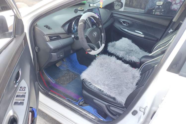 Used Toyota YARiS L Zhi Xuan 2015 1.5E Automatic Charm Edition
