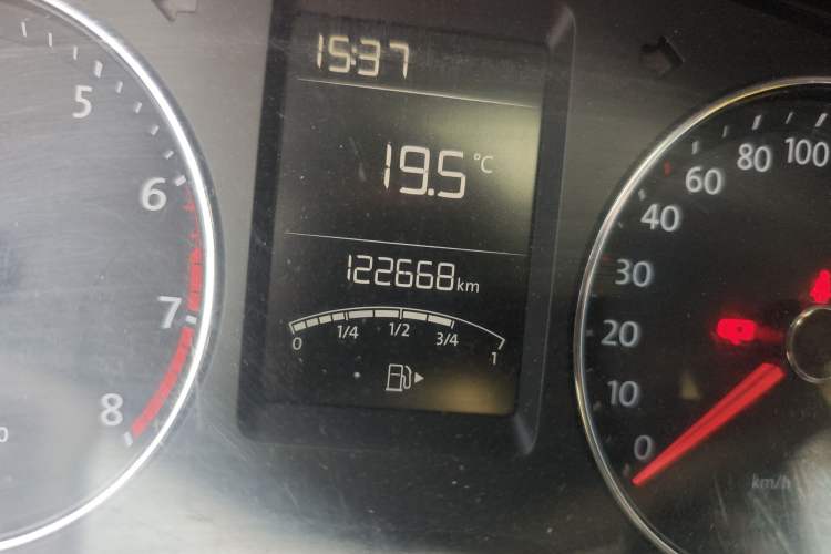 Used Volkswagen Lavida 2013 Restyled Classic 1.6L Manual Comfort Edition Odometer Close Up