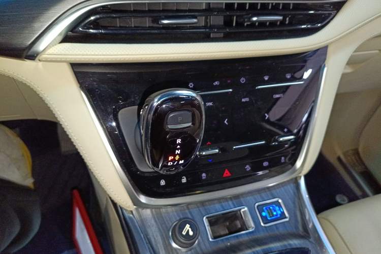 Used Buick GL8 2022 ES Landtrek 653T Luxury Edition