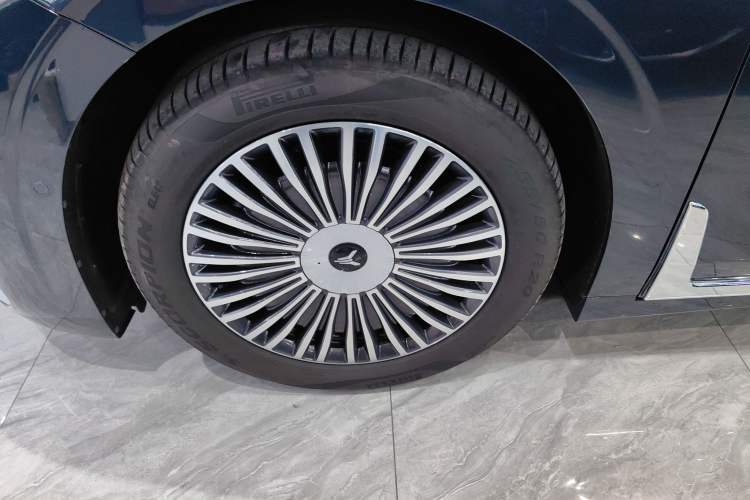 Used VOYAH Dream 2025 PHEV Four-Wheel-Drive Flagship Kunpeng Edition Left Front Wheel Hub