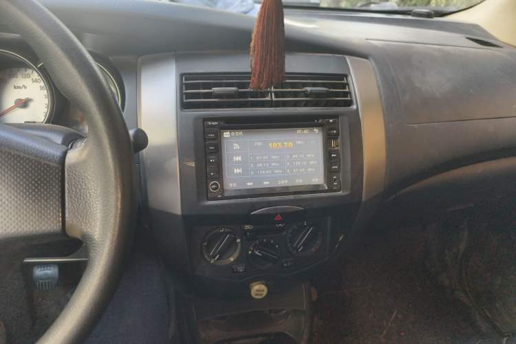 Used Nissan Livina 2010 Jingyue Edition 1.6L Manual All-Around Model
