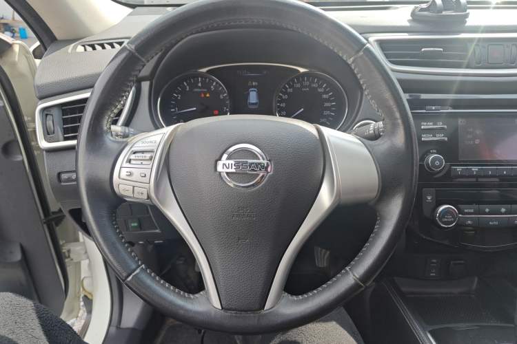 Used Nissan X-Trail 2015 2.0L CVT Comfort MAX Edition 2WD