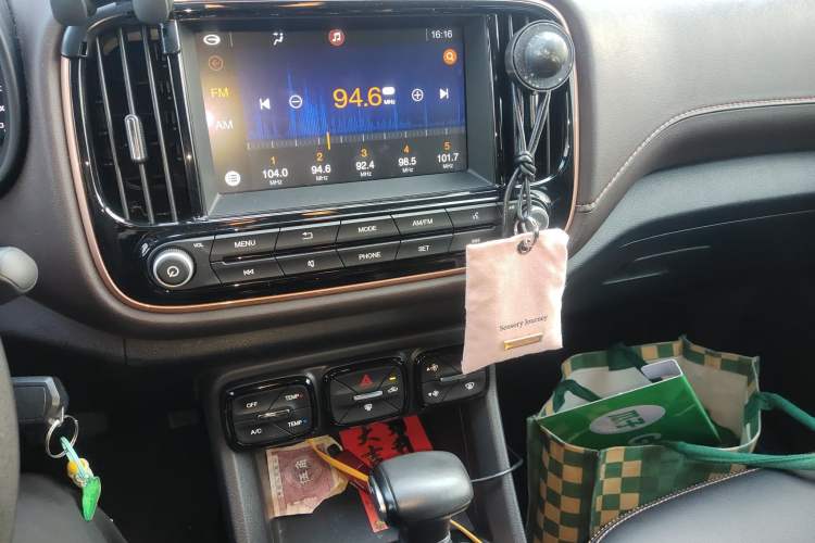 Used GAC Trumpchi GS3 2017 150N Automatic Elite Edition Audio And AC Panel