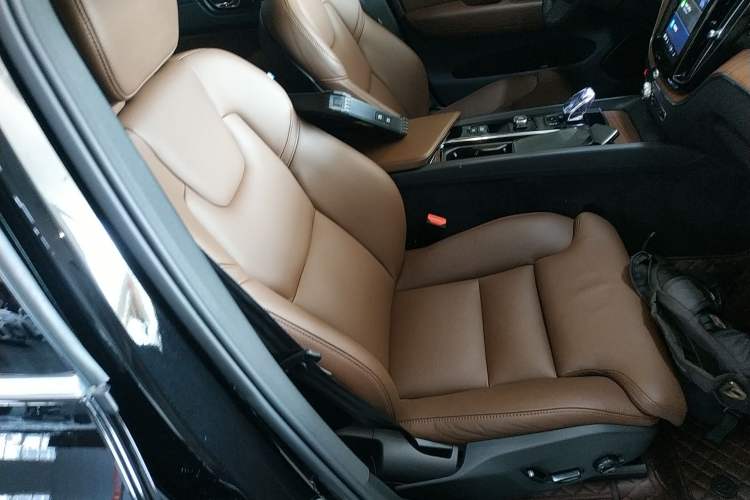 Used Volvo XC60 2024 B5 4x4 Smart Luxury Edition Right Front Seat