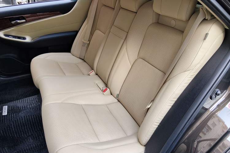 Used Toyota Crown 2015 2.0T Fashion Edition Left Rear Seat