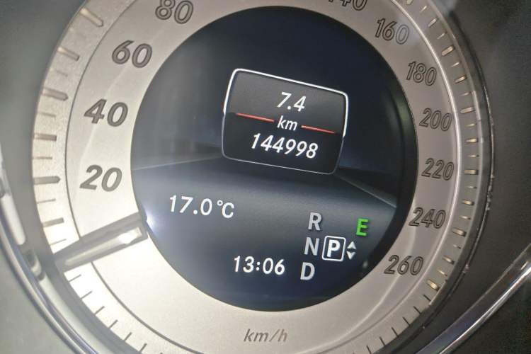 Used Mercedes-Benz GLK-Class 2013 GLK 300 4MATIC Dynamic Sunroof Model