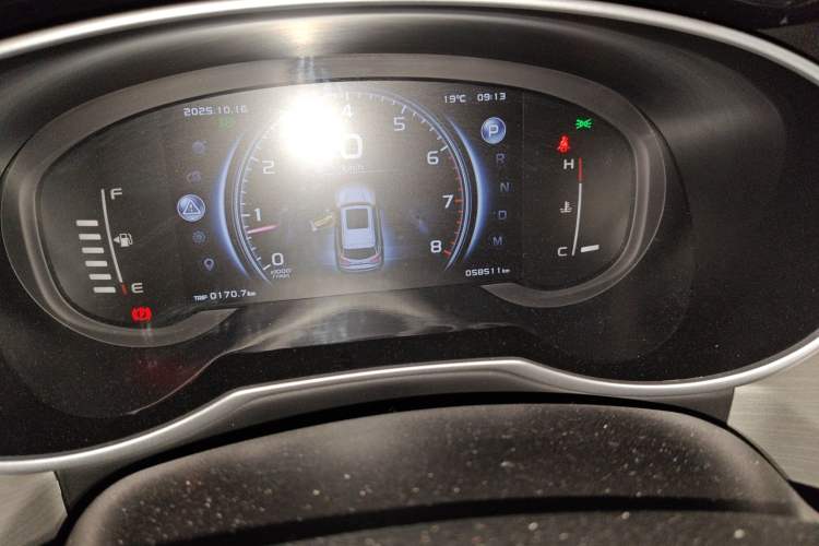 Used Geely Auto Emgrand X7 Sport 2018 1.8TD Automatic All-Wheel-Drive ZhiZun Model with 4G Connectivity Odometer Close Up