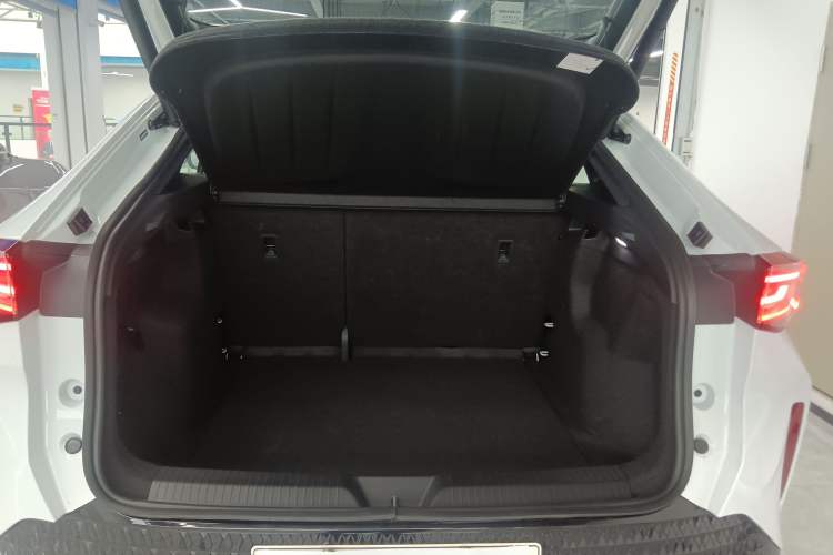 Used Volkswagen ID.UNYX 2024 Pro Long-Range Version Trunk