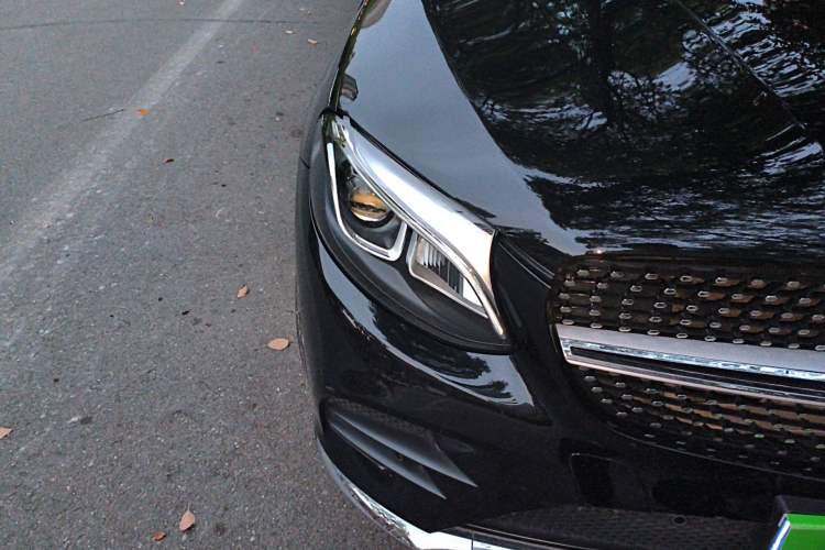 Used Mercedes-Benz GLC 2018 GLC 260 4MATIC Luxury Model Right Front Headlight