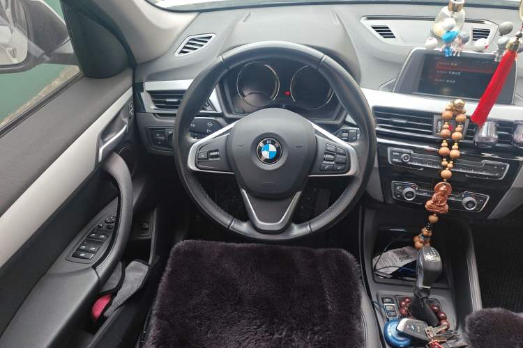 Used BMW X1 2018 sDrive18Li Fashion Model Steering Wheel