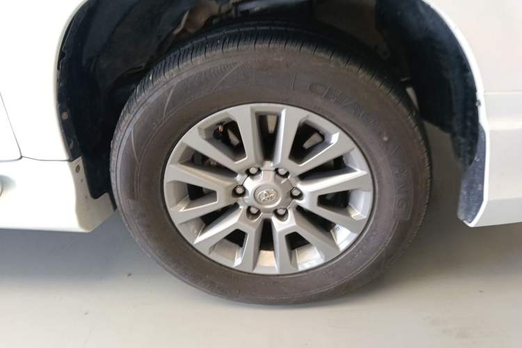 Used Toyota Prado 2018 3.5L Automatic SX Right Front Wheel Hub