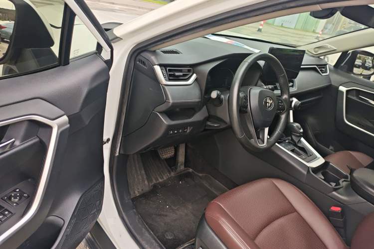 Used Toyota RAV4 2021 Revised Version Dual-Motor Hybrid 2.5L E-CVT Two-Wheel Drive Elite Edition Driver Seat