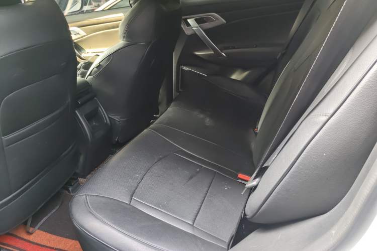 Used Geely Auto Emgrand X7 Sport 2021 Million Edition 1.8TD DCT Two-Wheel Drive Comfort Model Left Rear Seat