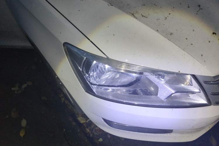 Used Volkswagen Santana 2013 1.6L Automatic Comfort Edition Right Front Headlight