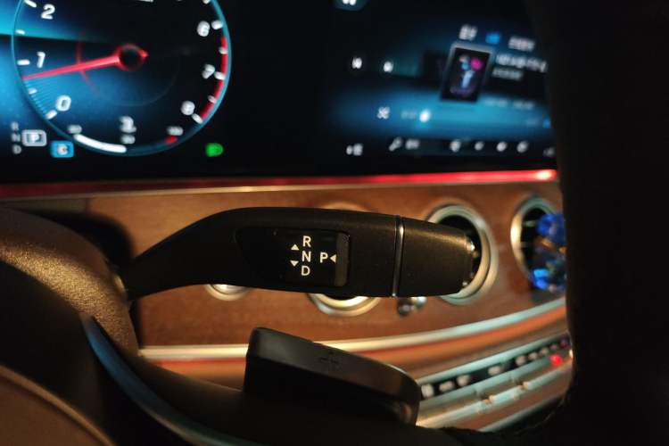 Used Mercedes-Benz E-Class 2023 Updated E 300 L Luxury Edition Gear Lever