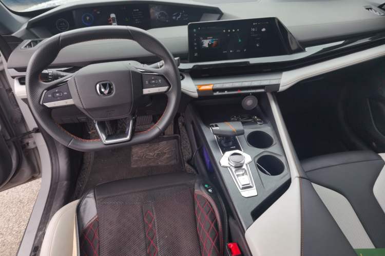 Used CHANGAN UNI-V iDD 2024 Blue Whale Smart Electric iDD 136km ZhiKu Model