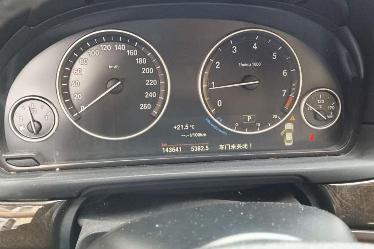 Used BMW 5 Series 2014 525Li Leading Model
