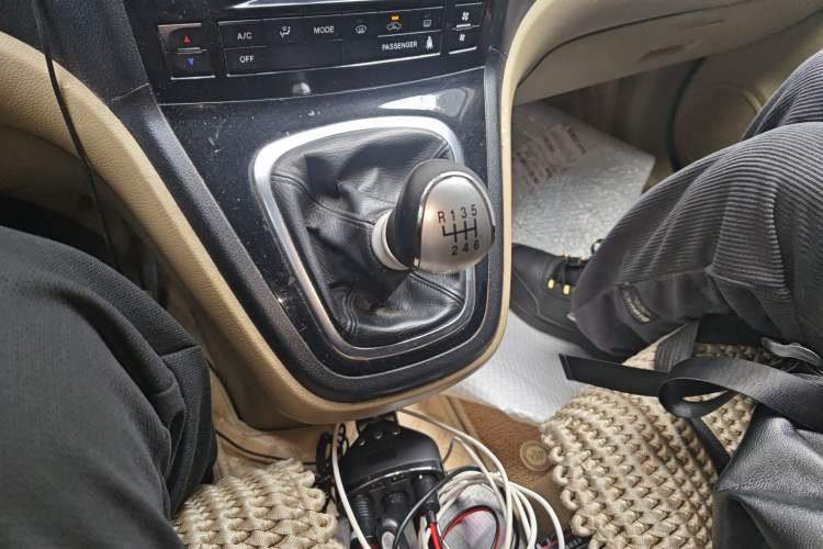 Used Haval H6 2011 Green Silence 2.0T Manual Two-Wheel Drive Elite Model Gear Lever