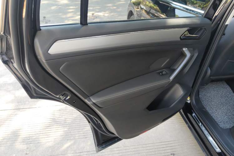 Used Volkswagen Tiguan L 2021 330TSI Automatic Two-Wheel Drive Smart Edition