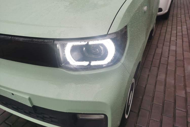 Used Wuling Hongguang MINIEV 2021 Macaron Fashion Edition Lithium-Ion Battery Left Front Headlight