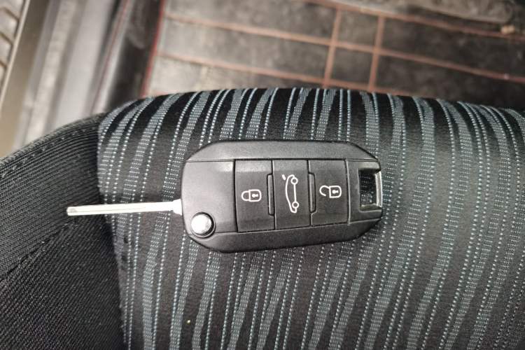 Used Peugeot 3008 2013 2.0L Automatic Classic Edition
