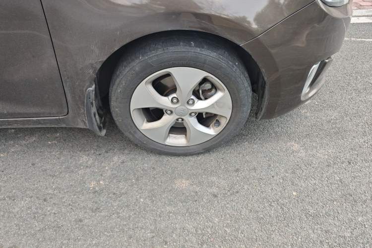 Used Kia Carens 2013 2.0L 7-Seater Automatic Standard Version China V Standard Right Front Wheel Hub