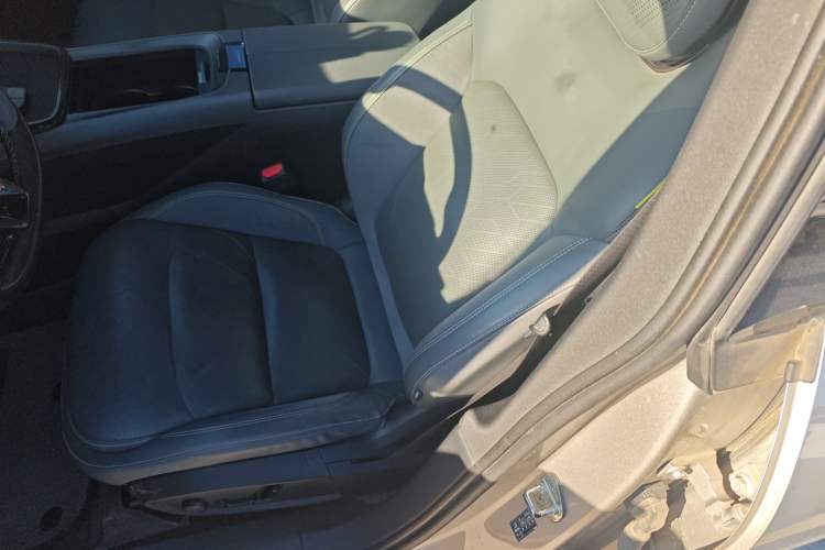 Used Lynk & Co 08 EM-P 2023 120km Long-Range Halo
