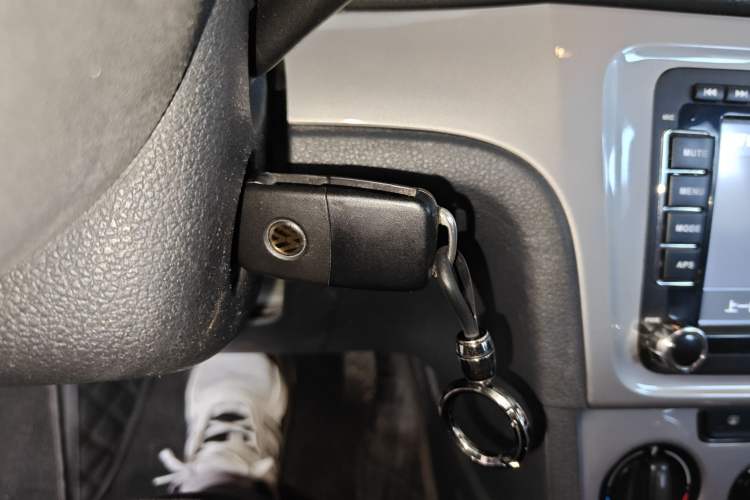 Used Volkswagen Gran Lavida 2013 1.6L Automatic Fashion Model Vehicle Key