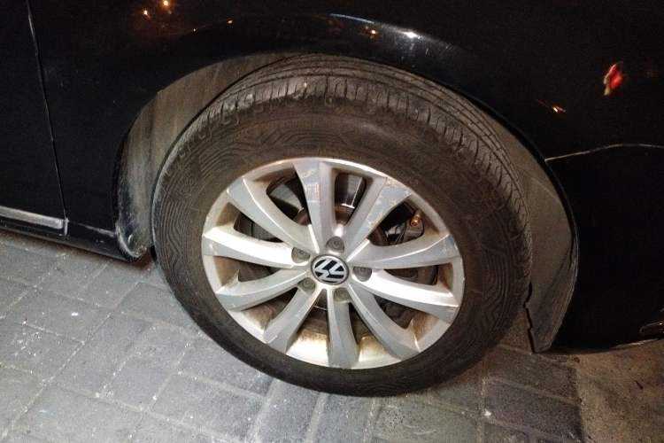 Used Volkswagen Magotan 2013 1.8TSI Luxury Model Right Front Wheel Hub