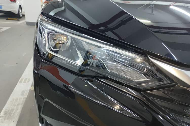 Used Dongfeng Aeolus Yixuan MAX 2021 1.5T Super-Powered Dad Edition Right Front Headlight