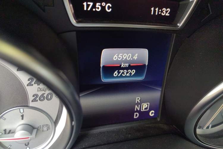 Used Mercedes-Benz GLA 2016 GLA 220 4MATIC Fashion Edition Odometer Close Up