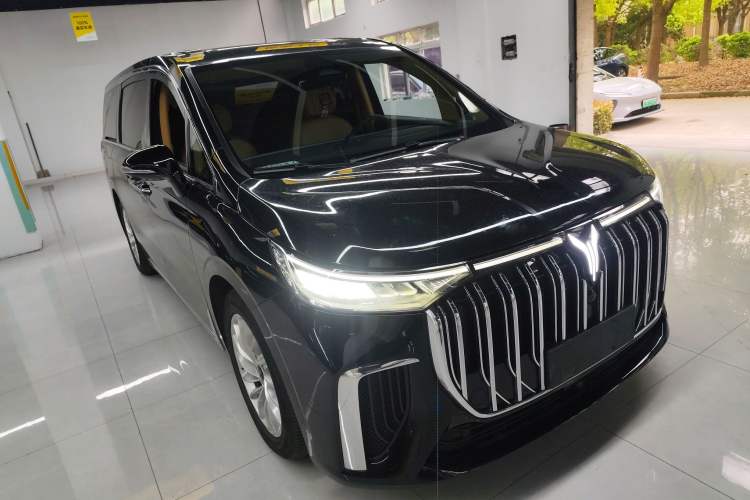 Used VOYAH Dream 2024 PHEV Extended-Range Premium Edition Front Right 45 Deg