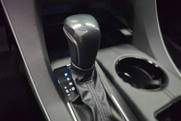 Used Toyota Avalon 2019 Dual-Engine 2.5L Luxury Edition China VI Standard