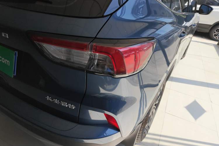 Used Ford Escape 2024 EcoBoost 245 Two-Wheel-Drive Titanium Edition