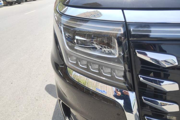 Used JAC Refine RF8 PHEV 2024 Zhiling Edition 1.5T 150KM Flagship Model – Lithium Iron Phosphate Right Front Headlight